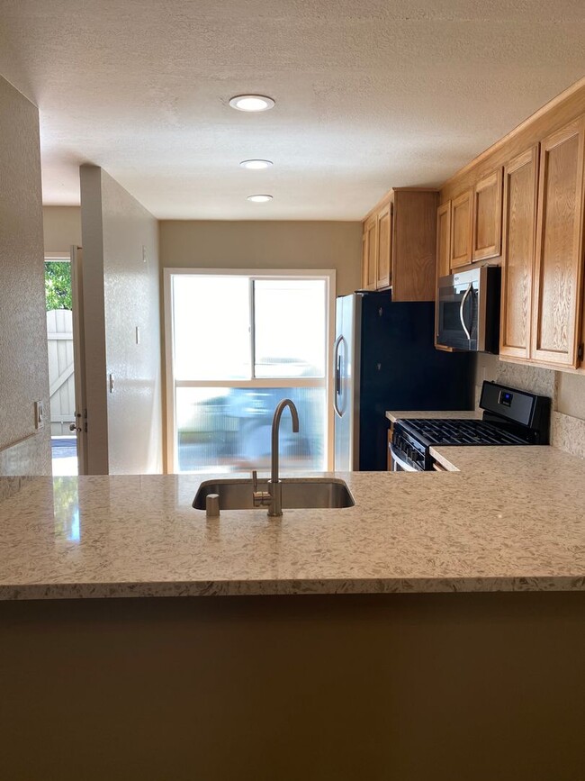Building Photo - $4700-  Mountain View Townhouse-2 bedroom ...