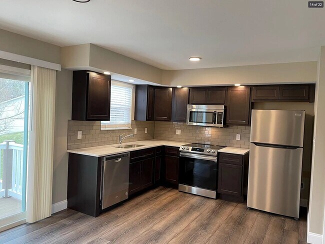 Foto del edificio - 225-235 Bradford Ln