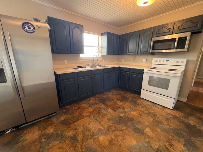 Building Photo - 5.25 ACRE Horse Property