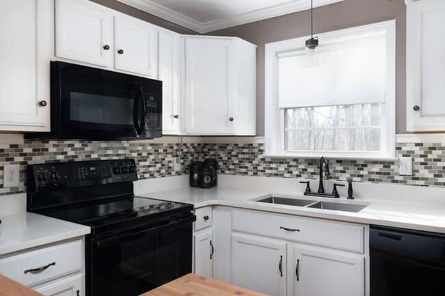 Photo - 7206 Sawyer Rd House