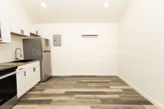 Building Photo - 5640 US-41