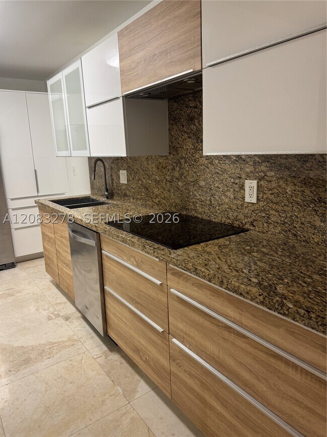 Foto del edificio - 600 Three Islands Boulevard