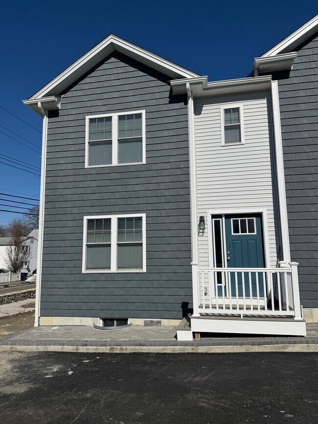 Foto del edificio - 93 Waterman Ave