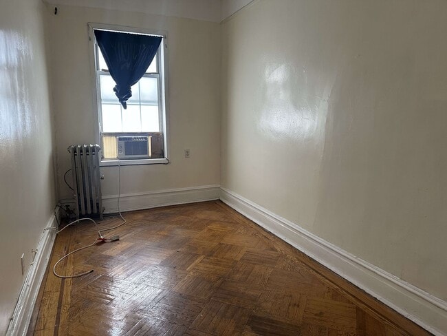 Building Photo - 28-18 41st Ave