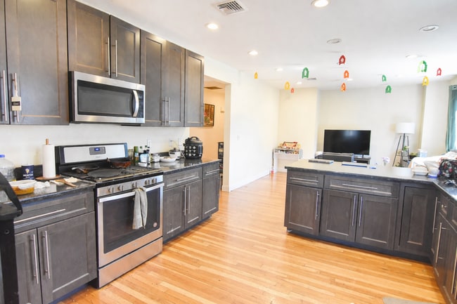 Building Photo - 84 Litchfield St