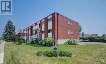 Building Photo - 357 Connaught St