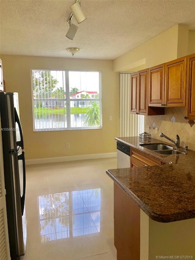 Foto principal - 14923 SW 15th St