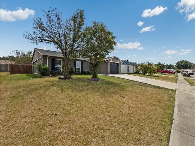 Building Photo - 4917 Woodruff Dr