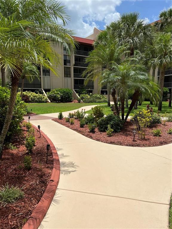 Foto del edificio - 21405 Olean Blvd