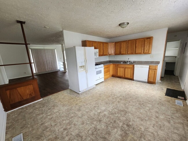 Building Photo - "Charming 3-Bedroom Home in Indianapolis –...