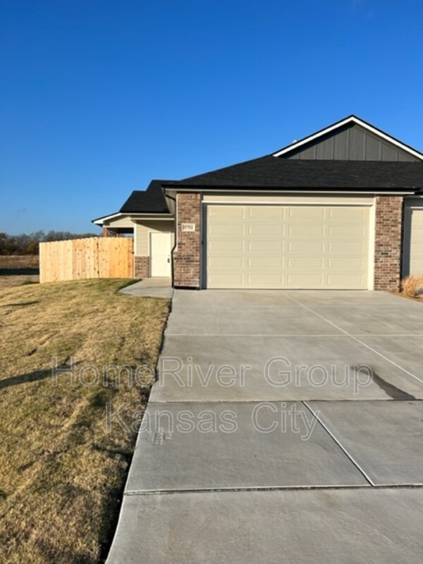 5752 E Bristol St, Bel Aire, KS 67220 Townhome Rentals in Bel Aire KS