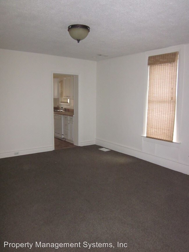 Building Photo - 1070 W Pierpont Ave