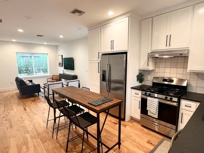Building Photo - 4411 Lareina Dr