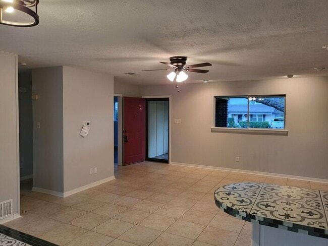 Building Photo - 1713 Chip-N-Dale Dr