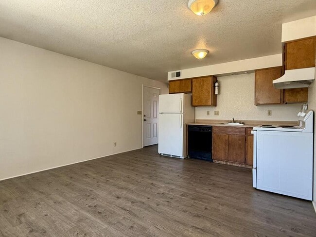 Building Photo - 429 NE Silverwood Pl