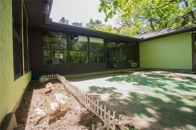 Foto del edificio - 5225 Lantern Ln