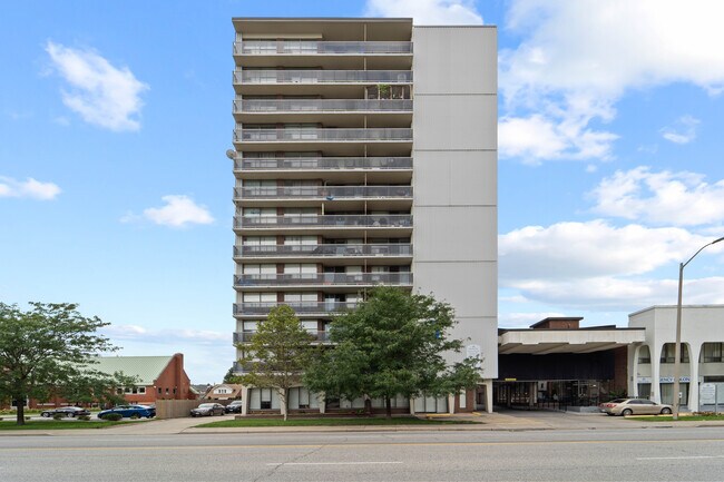 Building Photo - Regency Colonade Apartments