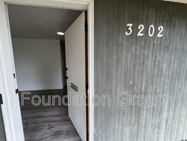 Building Photo - 3202 Farragut St