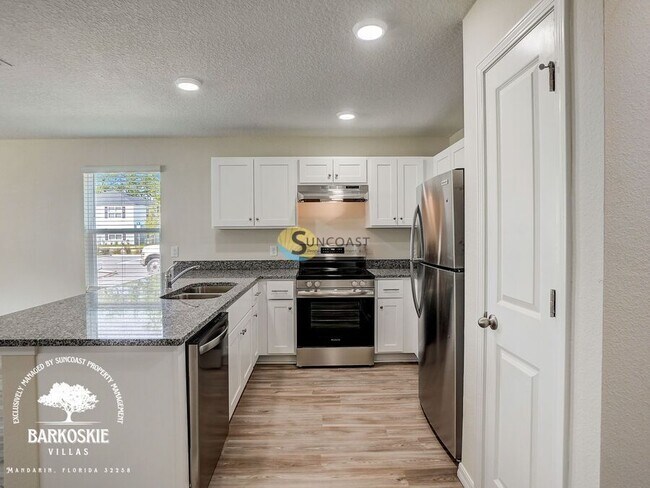 Foto del edificio - COMES WITH WASHER AND DRYER!