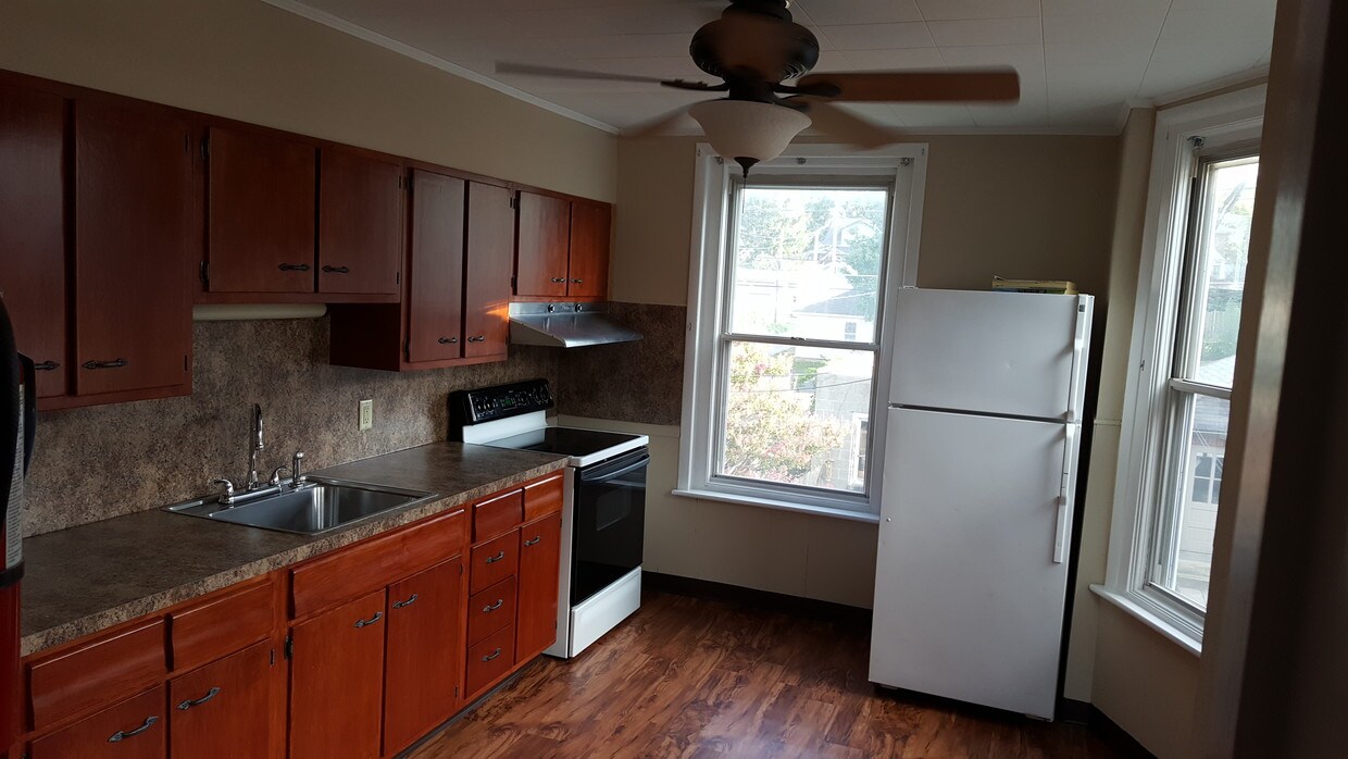 Foto principal - 719 W Broad St