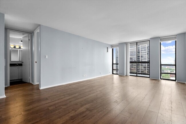 Foto del edificio - 1660 W Lasalle Dr