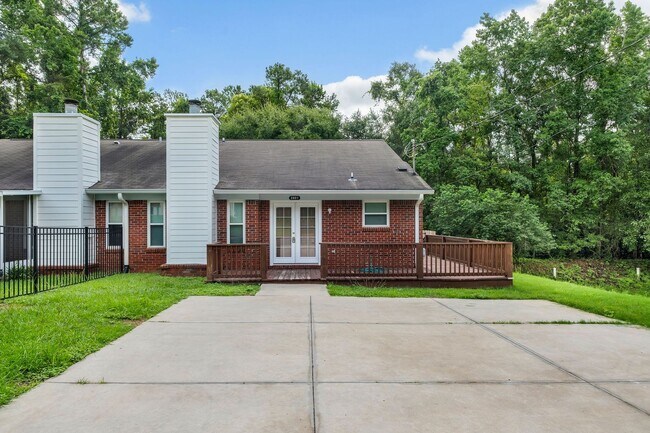 Building Photo - NW Tallahassee Duplex