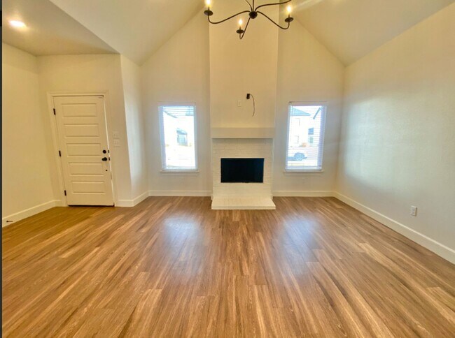 Foto del edificio - Now PRE- LEASING for a July move in - $300 off first month's rent.