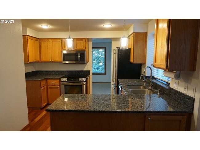 Foto del edificio - Charming 3-Bedroom Home with Covered Patio...