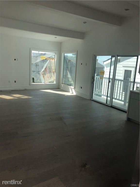 Building Photo - 2 br, 1 bath Triplex - 1201 Bayview Dr # A