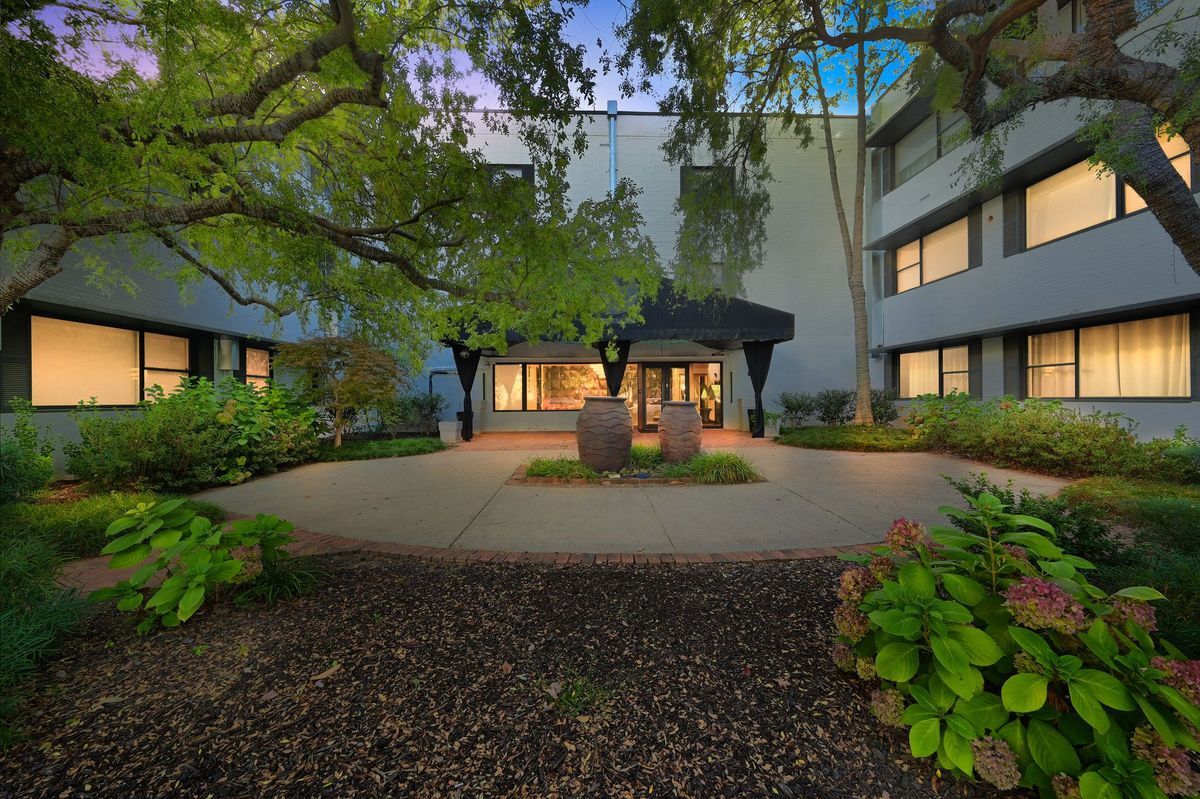 Foto principal - 3645 Peachtree Rd NE