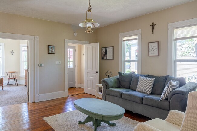 Foto del edificio - 823 Crescent St NE