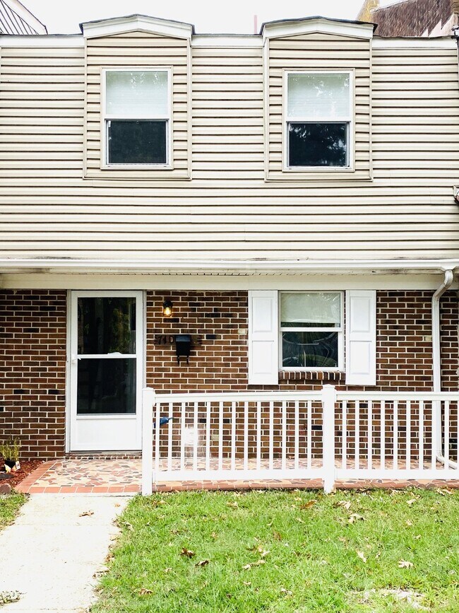 Building Photo - UPDATED VIRGINIA BEACH TOWNHOME FOR RENT!