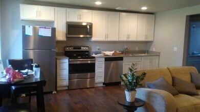 Building Photo - 6807-6809 Lakewood Dr W