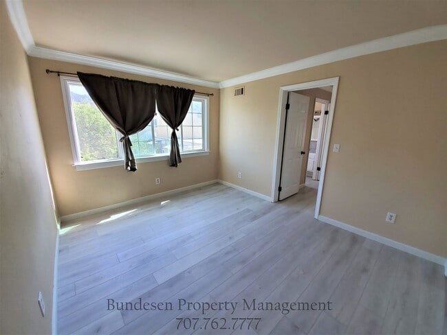 Foto del edificio - 3048 Yulupa Ave