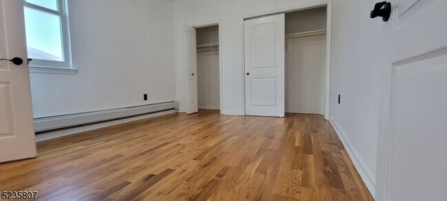 Building Photo - 263 S 10th St