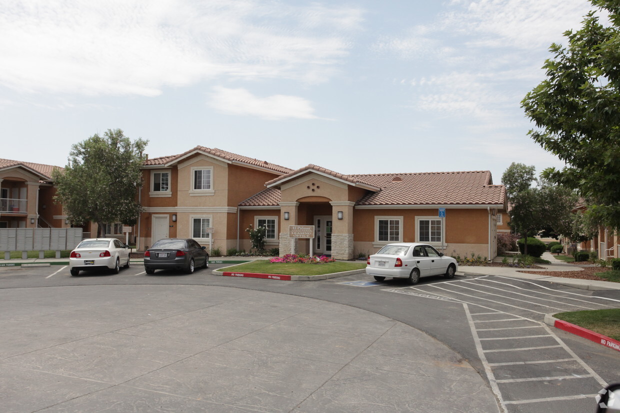 Building Photo - El Palmar Apartments