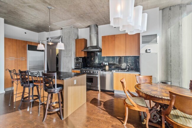 Foto del edificio - 600 N Fairbanks Ct
