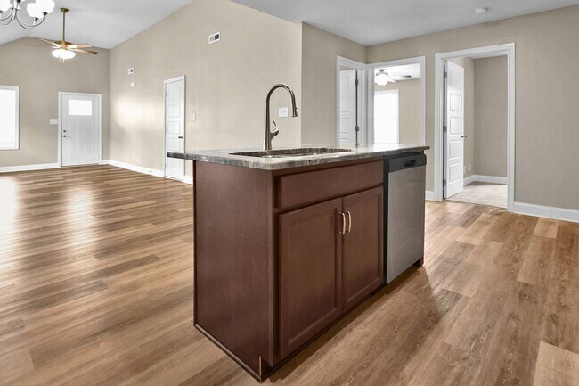 Building Photo - Pet Friendly Three Bedroom!