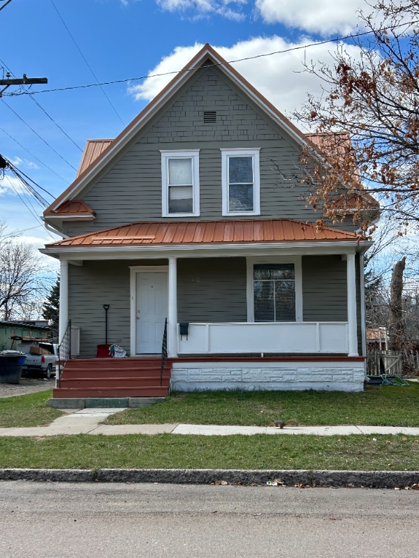 Building Photo - 410 8th St S