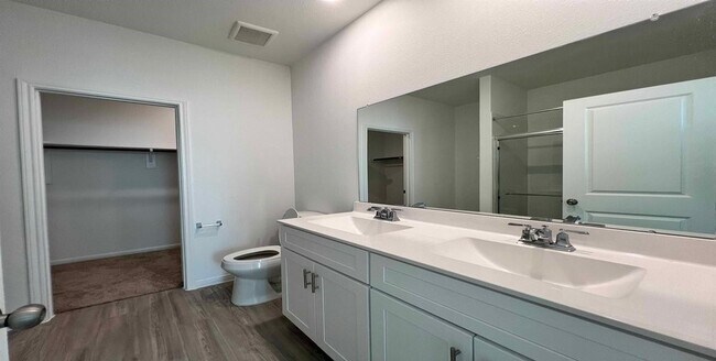 Foto del edificio - 330 Shady Cedar Hl Ln