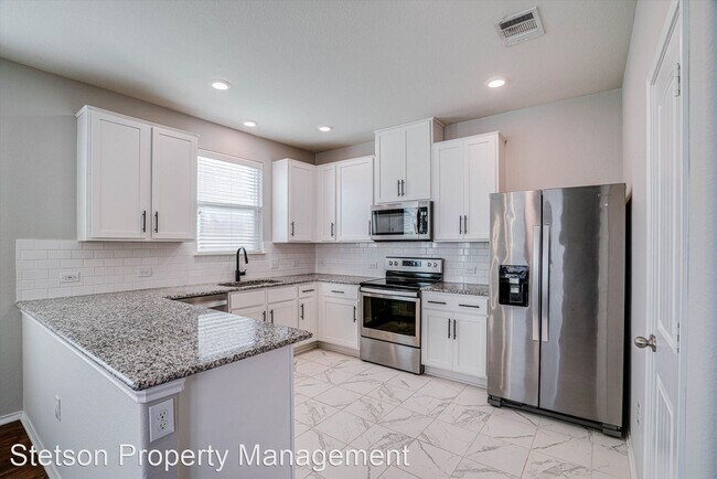 Building Photo - 3 br, 2.5 bath House - 802 Thrasher Glade Dr