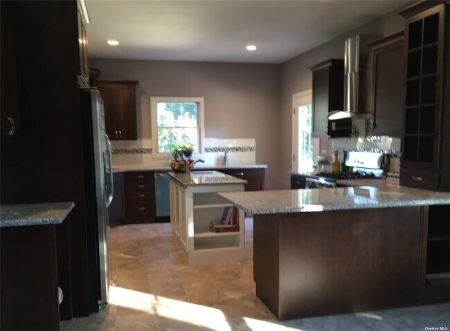 Foto del edificio - 4 Welsley Ln