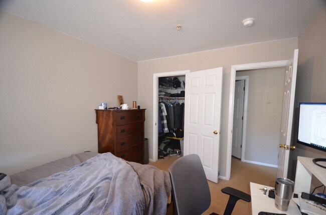 Foto del edificio - HEAT INCLUDED! Summer Only Rental!