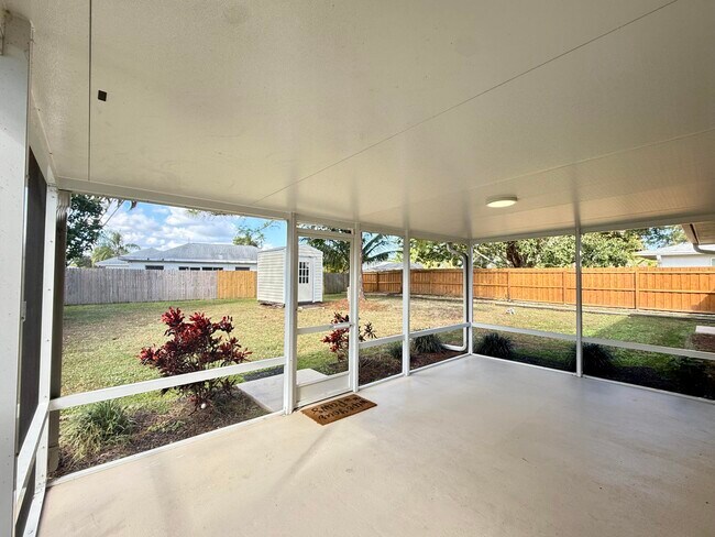 Building Photo - 486 NE Solida Cir