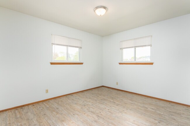 Building Photo - 3505 S Ellen St
