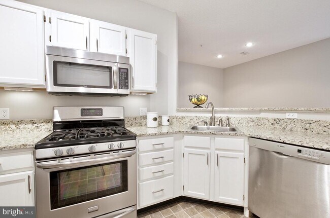 Foto del edificio - 1716 Lake Shore Crest Dr