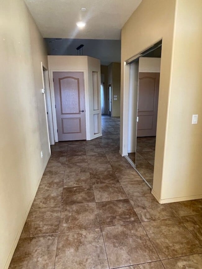 Building Photo - 1480 Javelina Hill