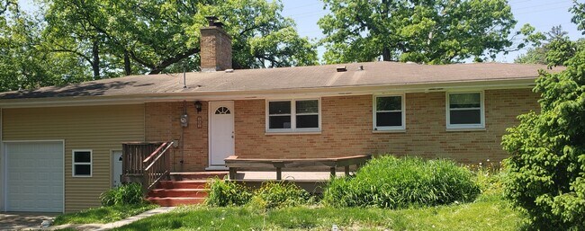 Building Photo - 282 Wooded Ln