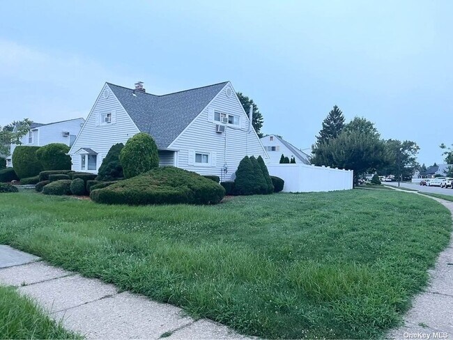Building Photo - 61 Summer Ln
