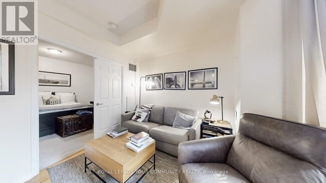 Photo du bâtiment - 455-455 Rosewell Ave